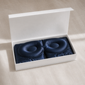 Masque de sommeil en soie bleu marine dans sa boîte aimantée