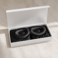 Masque de sommeil en soie noir dans sa boîte aimantée